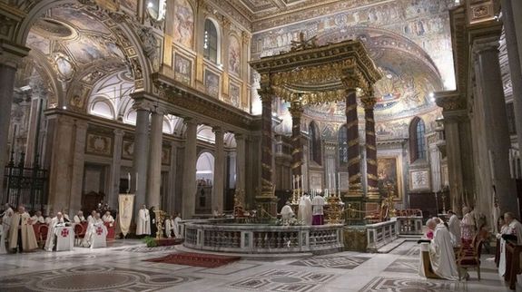  A Santa Maria Maggiore Bazilika. A Basilica Papale di Santa Maria Maggiore Szz Mrirl elnevezett, legnagyobb rmai katolikus templom az olaszorszgi Rmban. A Vatikn terletn kvl es egyik ppai fszkesegyhz. A bazilika az V. szzadban plt. (Forrs: Wikipdia) Kp: Magnificat.ro   