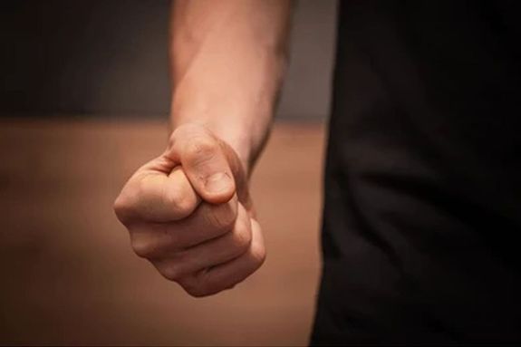 Mezgynban, a Petfi utcban, prilis 23-n, kora dlutn, a frfi odalpett egy biciklishez s megttte. A vereked a gyan szerint, kbtszert fogyasztott, bdult llapotban volt. A kp illusztrci. Kp: Shutterstock   
