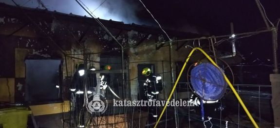 Lakhzzal egybeptett mellkplet gyulladt ki prilis 24-n, hajnalban, Battonyn. Kp forrsa: Bks Vrmegyei Katasztrfavdelmi Igazgatsg   