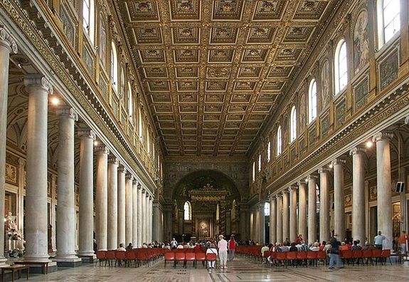 Ferenc ppa srja vasrnap, ma, 7 rtl ltogathat a Santa Maria Maggiore Bazilikban. A kpen a bazilika bellrl. Kp: Wikiwand