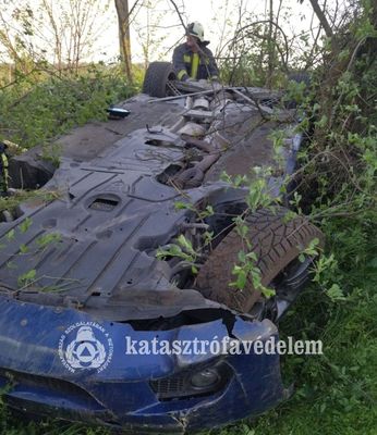  rokba borult egy szemlyaut szombaton, Bkscsaba trsgben. Kp forrsa: Bks Vrmegyei Katasztrfavdelmi Igazgatsg   