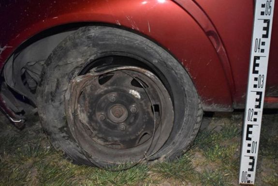  Az utcn ll autban benne volt az indtkulcs, a rszeg fiatal elvitte a jrmvet. Kerts lltotta meg az jjeli Vsztn. Kpek: Police.hu