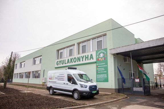 A Gyulakonyha Nonprofit Kft. j plett 2023. mrcius 16-n adtk t Gyuln, a Nrnbergi utcn. Kp: MTI / Rosta Tibor