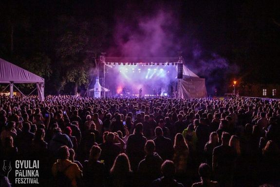 Kpek a korbbi Gyulai Plinkafesztivlokrl. Kpek forrsa: gyulaipalinkafesztival.hu