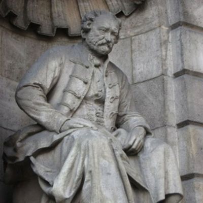 Erkel Ferenc szobra a Magyar llami Operahz fbejratnl, alkot Strobl Alajos (1885) s Liszt Ferenc szobra, alkot Strobl Alajos (1885. Kpek forrsa: Kztrkp