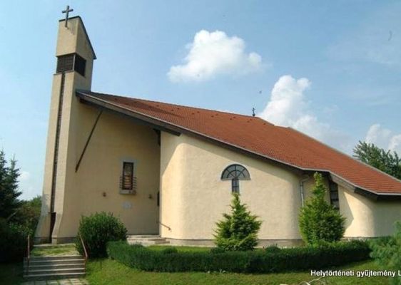 A litri rmai katolikus templom az 1990-es vekben plt, 1992-ben szenteltk fel. poljk a vrtan Bdi Mria Magdolna emlkt, akit a kzeli iskola udvarn lttek le az orosz katonk. Forrs s kp: liter.hu