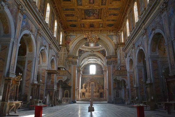 A Santa Maria la Nova templom belseje, Npolyban. Kp: Mentnafunangann.  Kp forrsa: Wikimedia Commons