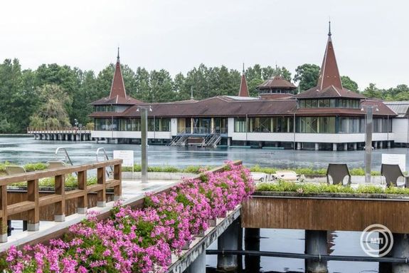 A Hvzi Tfrd tavasszal bezrt, tavi frdplete a jlius 9-i sajttjkoztatn. A kormny 381 milli forint tmogatst ad a frdplet rvid tv helyrelltsra. Kp: MTI / Katona Tibor