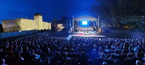 A Gyulai Vrsznhz tsznpadn, ma, este, A Kszv ember fiai cm trtnelmi musicalt lthatjk a nzk. Kp forrsa: programturizmus.hu