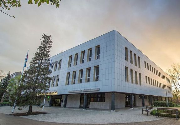  Gyuln, az Erkel Ferenc Mveldsi Kzpontban, ma, este, lthatjk a nzk Ray Cooney vgjtkt, a Szatmrnmeti szaki Sznhz Harag Gyrgy Trsulatnak eladsban, a Gyulai Vrsznhz Erdlyi Hetn. Kp: Gyulakult   