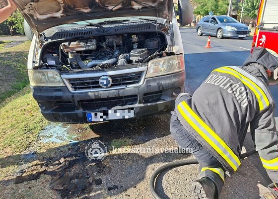 Kisteheraut motortere gyulladt ki tegnap dlutn Oroshzn, a Bajcsy-Zsilinszky utcban. Kp forrsa: Bks Vrmegyei Katasztrfavdelmi Igazgatsg   
