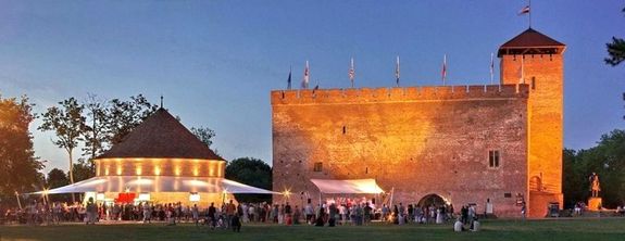 Nyreste a Gyulai Vrnl, mellette a Rondella Terasz. Kp forrsa: programturizmus.hu