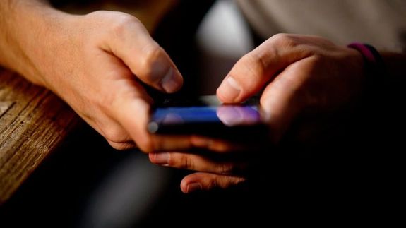 A 26 ves, bntetlen ellet, oroshzi frfit. A frfi gyermekekrl kszlt pornogrf tartalm kpeket tlttt le az internetrl, majd msokkal is megosztotta. A kp illusztrci. Kp: Pixabay   