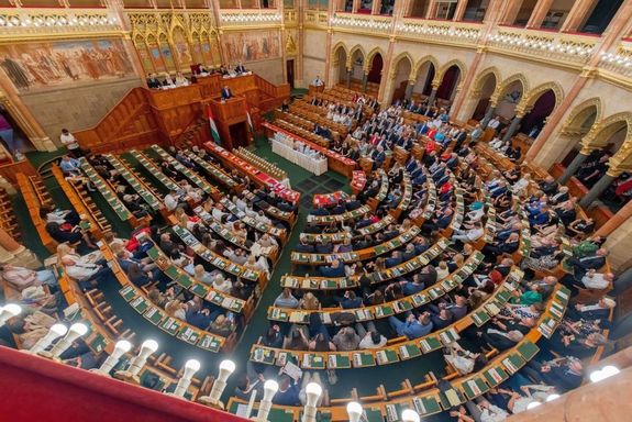 Cstrtkn, az Orszghzban adtk t a nagydjat. Kp forrsa: emi.hu