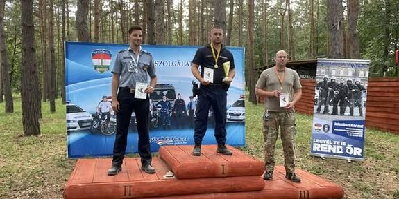 Aranyrmet szerzett a Bks vrmegyei rendrsg csapatnak tagja, Szilgyi Istvn r. rmester a 2025. vi Rendr Orszgos Szolglati Pisztoly Lverseny I. kategrijban. Kp forrsa: Bks vrmegyei rendrsg Facebook-oldala