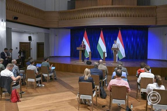A Kormnyinf sajttjkoztatja 2025. szeptember 17-n, Budapesten, a Karmelita kolostorban. Kp: MTI / Mth Zoltn   