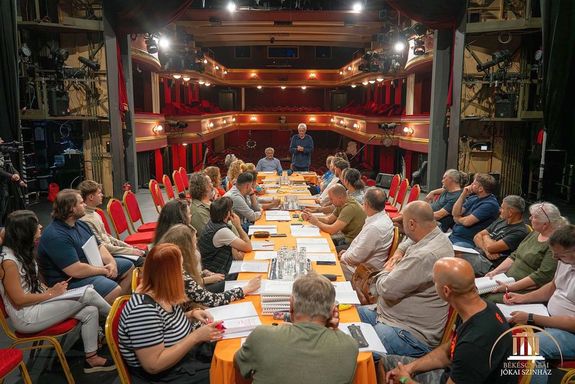 Az Azok a boldog szp napok prbja a Bkscsabai Jkai Sznhzban, szeptember 10-n. Kpek: jokaiszinhaz.hu