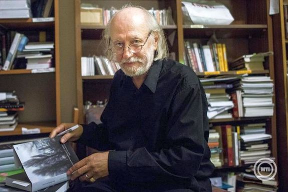 Krasznahorkai Lszl magyar rnak tlte oda idn, az irodalmi Nobel-djat a Svd Akadmia, amely cstrtkn Stockholmban jelentette be dntst. A kp Krasznahorkai Lszlrl 2016. szeptember 19-n, Budapesten kszlt. Kp: MTI / Marjai Jnos