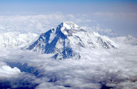 A Dhaulagiri  a hetedik legmagasabb hegy a vilgon, Nepl kzps, szaki rszn fekszik, a Himalja krzetben. Nevnek jelentse fehr hegy. Forrs: Wikipdia. Kp: en.wikipedia.org