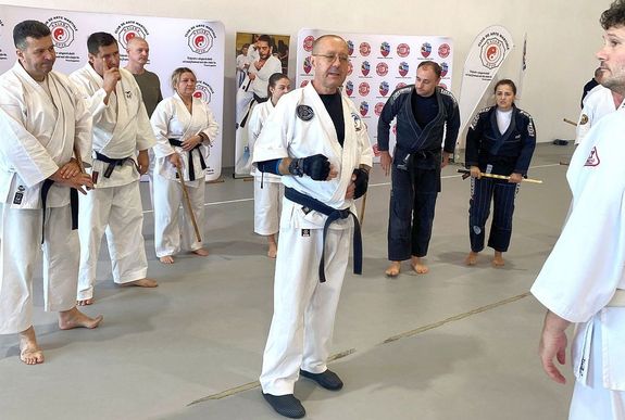 A harcmvsz szeminrium vezetje Hanshi Robert Manole kilenc danos ju-jitsu nagymester volt. Kp forrsa: Szerz   