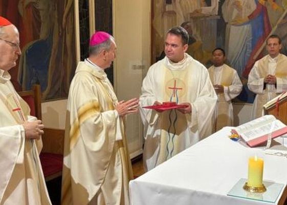 Szz Mria, Magyarok Nagyasszonya fnnepe alkalmbl, oktber 8-n, dr. Udvardy Gyrgy veszprmi rsek mutatott be szentmist a PMI kpolnjban, ahol Boldog Bdi Mria Magdolna ereklyjt adta t. Forrs s kp: pmi.katolikus.hu   