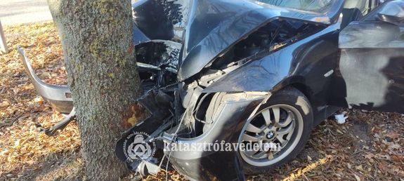 Fnak tkztt a szemlyaut szerdn, reggel, Nagymgocson, a Szentesi ton. Kp forrsa: Bks Vrmegyei Katasztrfavdelmi Igazgatsg   