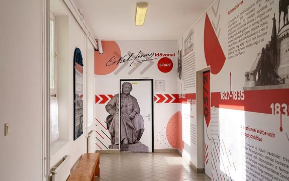 Kpek a Gyulai Erkel Ferenc Gimnzium s Kollgium megjult, bels tereirl. Kpek forrsa: dr. Grgnyi Ern polgrmester Facebook-oldala   