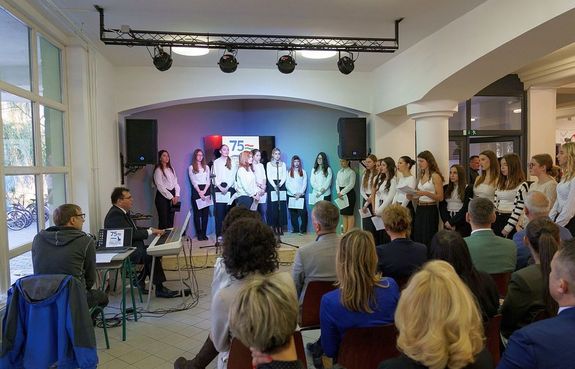 Kpek a Gyulai Erkel Ferenc Gimnzium s Kollgium megjult, bels tereirl. Kpek forrsa: dr. Grgnyi Ern polgrmester Facebook-oldala   