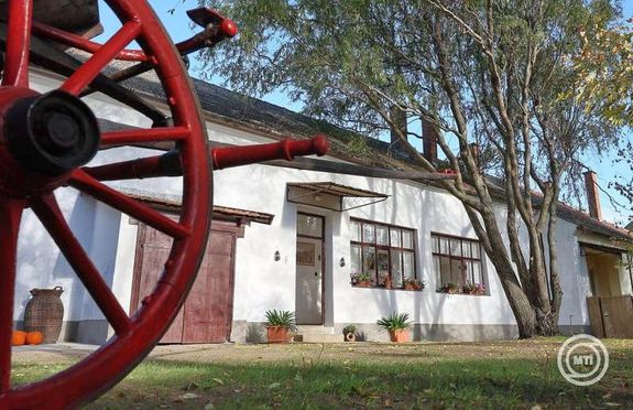 Szolglati brlaks volt, ma az Almskamarsi Nmet Nemzetisgi rtkek Hza. Kp: MTI / Lehoczky Pter