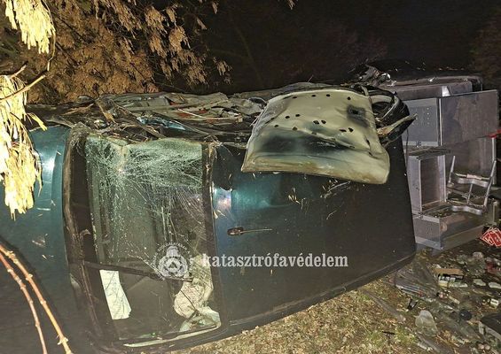 Megcsszott s fnak hajtott egy terepjr szombaton, hajnalban, Gerends klterletn. Kp forrsa: Bks Vrmegyei Katasztrfavdelmi Igazgatsg   