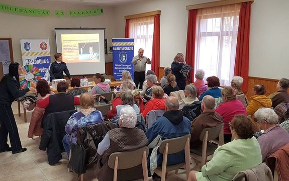 Tarhoson, a kzssgi hzban, a baleset-megelzsrl. Kp forrsa: Bks Vrmegyei Rendr-fkapitnysg   
