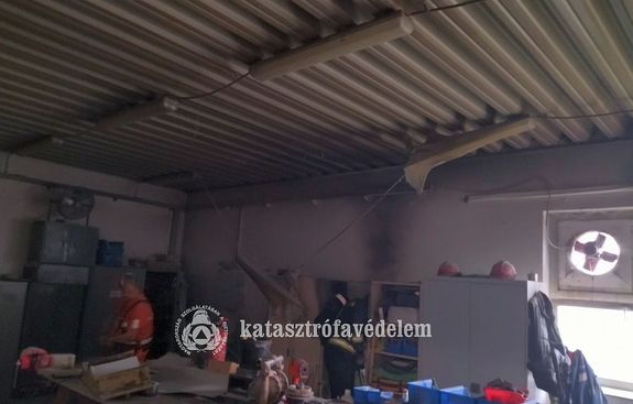 Kigyulladt egy mhely szekrnye kedden, reggel, Bkscsabn. Kp forrsa: Bks Vrmegyei Katasztrfavdelmi Igazgatsg