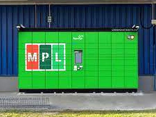 A vllalat jelenleg 700 MPL csomag-automatval s tbb, mint 3000 postaponttal ll az gyfelek rendelkezsre. Kp: Magyar Posta zrt. Facebook-oldala   
