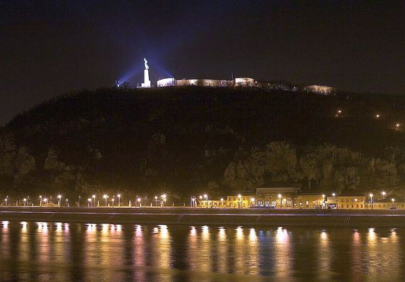 A Citadella esti fnyben. Kp: Mszly Tams. Kp forrsa: Wikipdia   