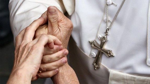 A szegnyeket oltalmaz Szent Mrtonrl elnevezett rendel kt j szobjt XIV. Le ppa pnteken nyitotta meg. Kp: Vatican Media