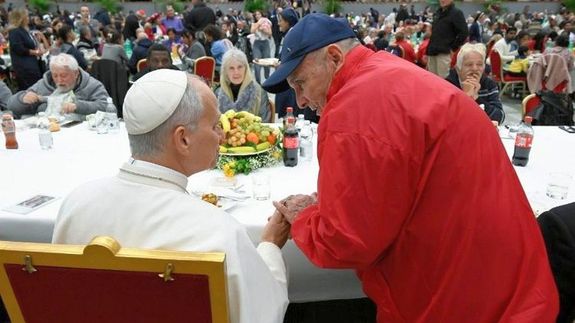 Ezerhromszzan vettek rszt XIV. Le ppval a vatikni audienciateremben rendezett ebden, a szegnyek vilgnapjn, vasrnap. Kp: Vatican News