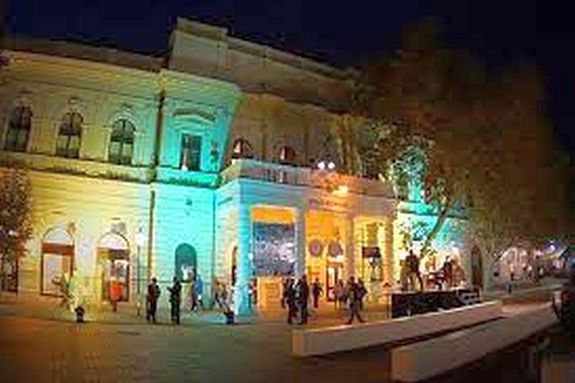 A Nikosz Kazantzakisz regnye alapjn kszlt Ltni a lthatatlant - htkznapi passit lltja utoljra sznpadra, igazgatknt, Seregi Zoltn november 21-n, a Bkscsabai Jkai Sznhzban. Kp: Bkscsabai Jkai Sznhz