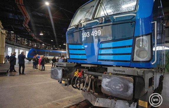 A 100 mozdony beszerzsnek felnl tartanak, december vgig mg tovbbi 5 mozdony ll napi zembe. Kpek: MTI / Hathzi Tams   