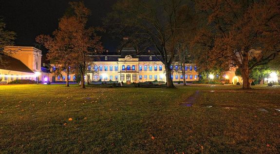  A gyulai kastly hatodik alkalommal kapcsoldik az UNICEF kezdemnyezshez. A kastly cstrtkn, sttedstl, msnap reggelig lesz kk szn. Kp: Gyulakult