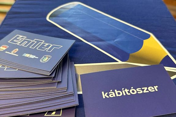 A lezrshoz rkezett a Bks Vrmegyei Rendr-fkapitnysg let-t-On bnmegelzsi programja, Szarvason. Kpek: Police.hu      