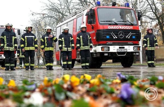 Feljtott tzoltautt adtak t november 21-n, Gyomaendrdn. Kp: MTI / Lehoczky Pter
