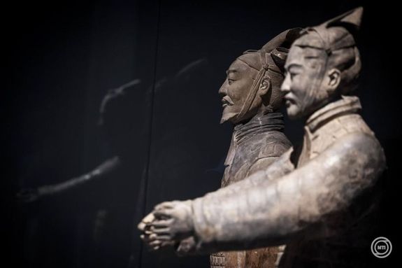 A budapesti Szpmvszeti Mzeumban, Az rklt re - Az els knai csszr agyagkatoni cm killtshoz hasonl lptk trlatot az elmlt 25 vben nem rendeztek sehol Kzp-Eurpban. Kpek: MTI / Balogh Zoltn