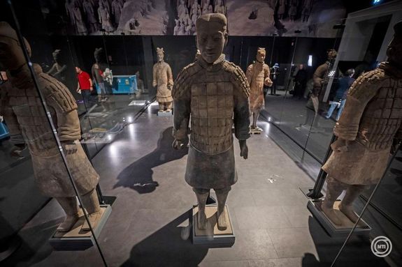 A budapesti Szpmvszeti Mzeumban, Az rklt re - Az els knai csszr agyagkatoni cm killtshoz hasonl lptk trlatot az elmlt 25 vben nem rendeztek sehol Kzp-Eurpban. Kpek: MTI / Balogh Zoltn