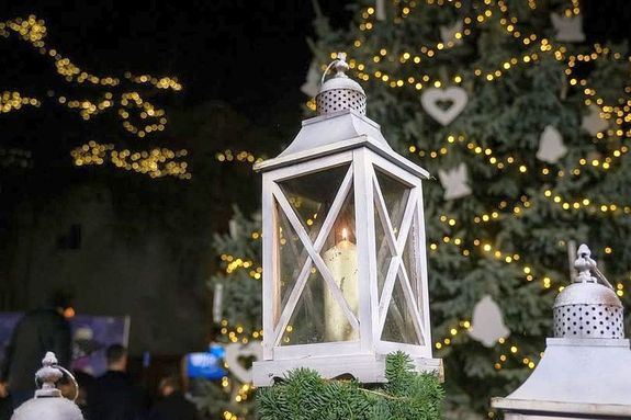  Gyuln, a hagyomnyos vrosi adventi gyertyagyjts vasrnap, 18 rakor lesz a Harruckern tren. Kp forrsa: Erkel Ferenc Mveldsi Kzpont Facebook-oldala