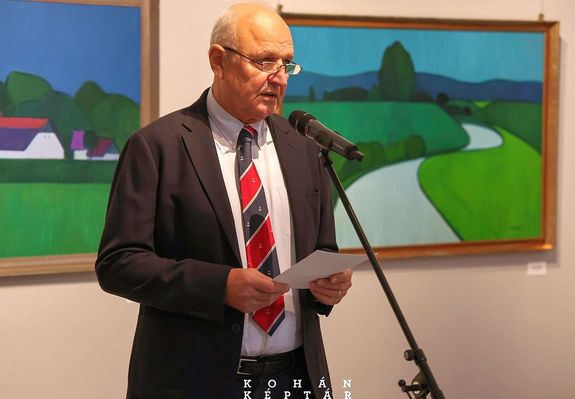 Dr. rpsi Zoltn jsgr mondott megnyitbeszdet Koszta Rozlia emlkkilltsn, a gyulai Kohn Kptrban, 2025. november 27-n. Kp forrsa: Kohn Kptr Facebook-oldala