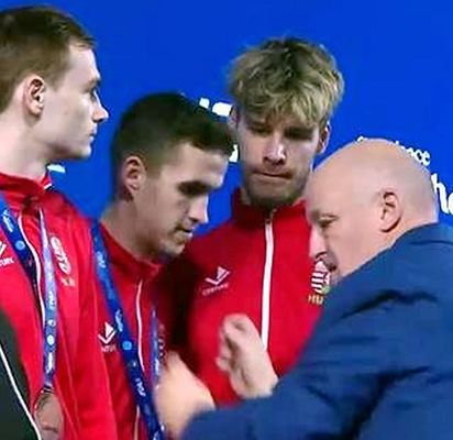 Viczin Dniel tveszi az rmet. Kp forrsa: Szerz