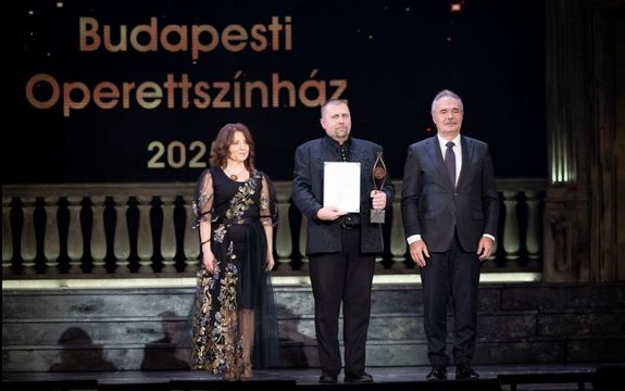 Hungarikum-djban rszeslt a magyar nyereg, amely a gyulai szkhely Guzsalyas Egyeslet felterjesztsvel nyerte el a rangos cmet. A djat az egyeslet elnke, Szke Pter vette t. Kp forrsa: Bks Vrmegye nkormnyzatnak Facebook-oldala