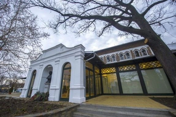 December 10-n, a gyulai Vigadban, 15 rra vrjk az rdekldket, tbbek kztt, a Nobel-dj-tad nnepsg l kzvettst is lthatjk. Kp: KOVI – p Kft.   