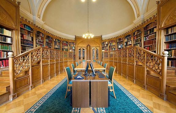 Az MTA Knyvtr s Informcis Kzpont. Kpek forrsa: Orszgos Kzgyjtemnyek Szvetsge