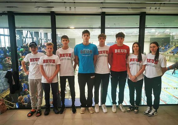 A sikeres bkscsabai klntmny, balrl: Mszros Mrton, Domokos Miln, Petrczki Zsombor, Nagy Szabolcs, Takcs Botond, Nagy-Benedek Izabell s Perza Berta